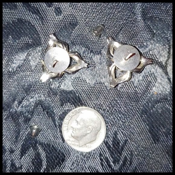 Vintage Triangular Petal Rhinestone Earrings - Picture 3 of 3